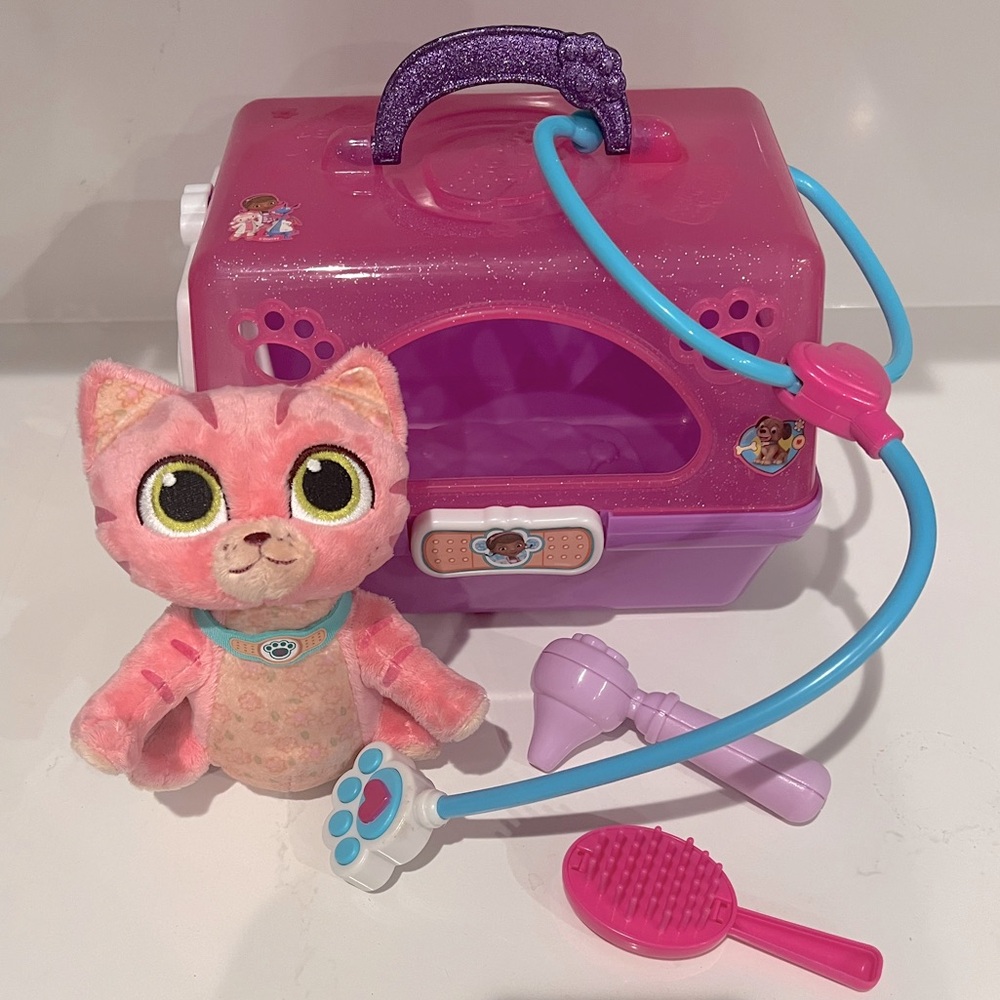 Doc McStuffins Hospital On-The-Go Pet Carrier EUC